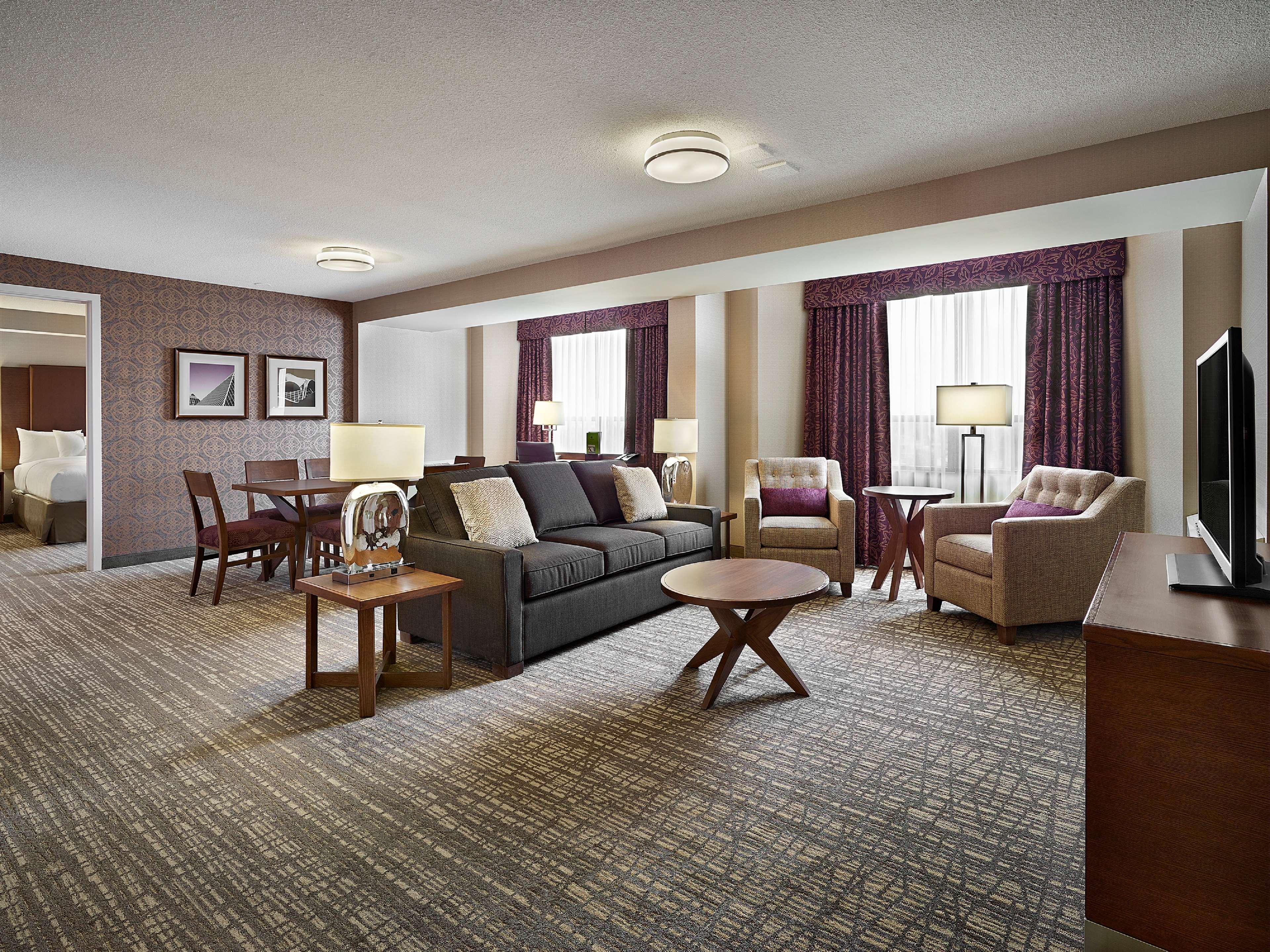 Doubletree By Hilton West Edmonton Hotell Eksteriør bilde